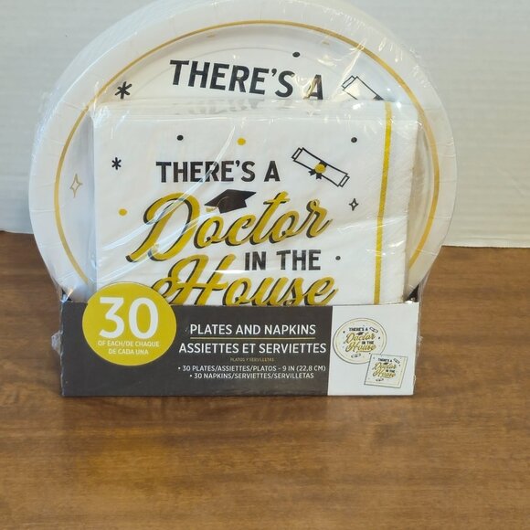 Theres a Doctor In The House Graduation Tablewear - Picture 3 of 4